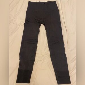 Lululemon full length charcoal gray legging, size 6.